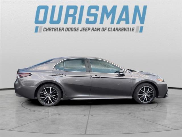 Photo of 2023 Predawn Gray Mica Toyota Camry
