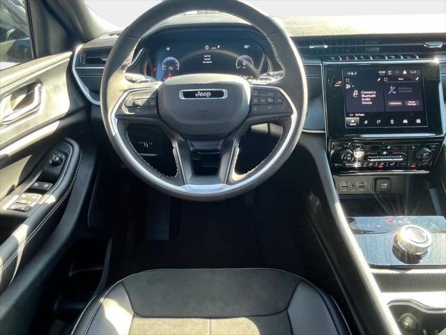 Photo of 2025 Bright White Clearcoat Jeep Grand Cherokee