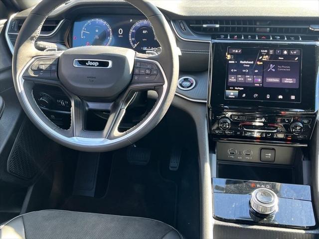 Photo of 2025 Bright White Clearcoat Jeep Grand Cherokee
