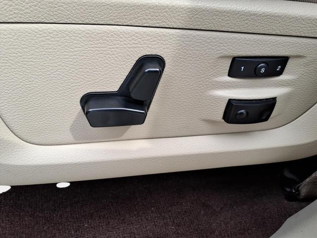 Photo of 2014 Bright White Clearcoat RAM 1500