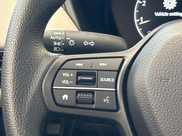 Photo of 2025 Platinum White Pearl Honda HR-V