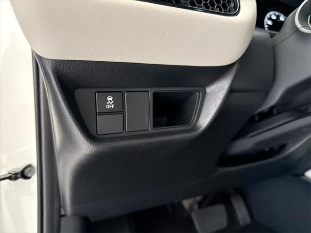 Photo of 2025 Platinum White Pearl Honda HR-V