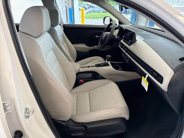 Photo of 2025 Platinum White Pearl Honda HR-V