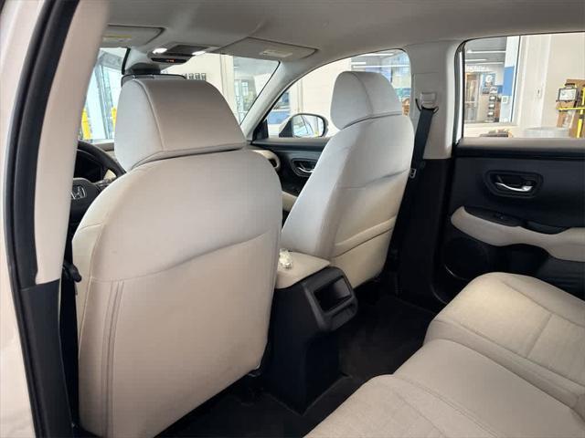 Photo of 2025 Platinum White Pearl Honda HR-V