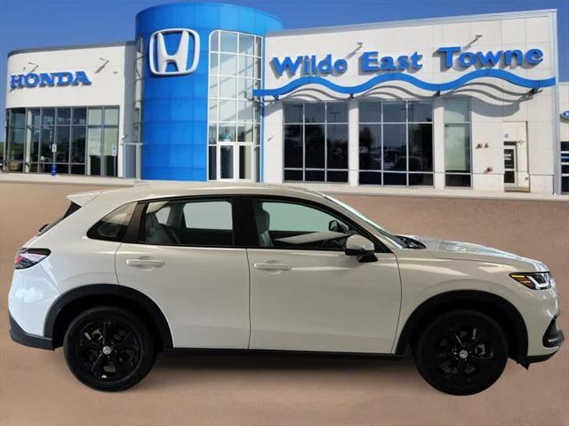 Photo of 2025 Platinum White Pearl Honda HR-V