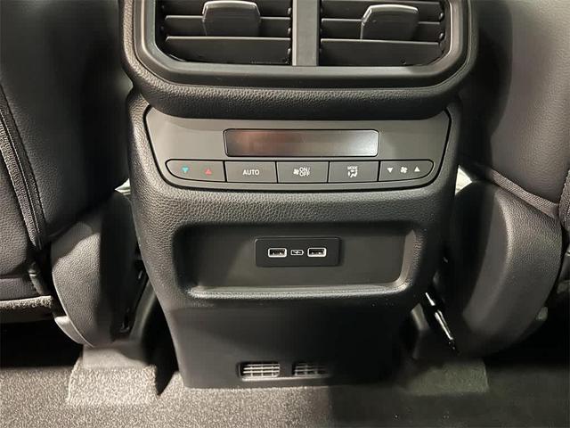 Photo of 2025 Lunar Silver Metallic Honda Pilot