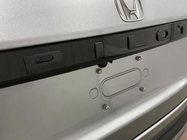Photo of 2025 Lunar Silver Metallic Honda Pilot