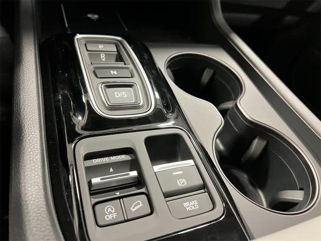 Photo of 2025 Lunar Silver Metallic Honda Pilot
