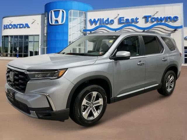 Photo of 2025 Lunar Silver Metallic Honda Pilot