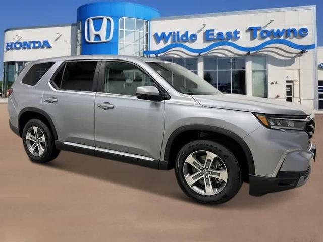 Photo of 2025 Lunar Silver Metallic Honda Pilot