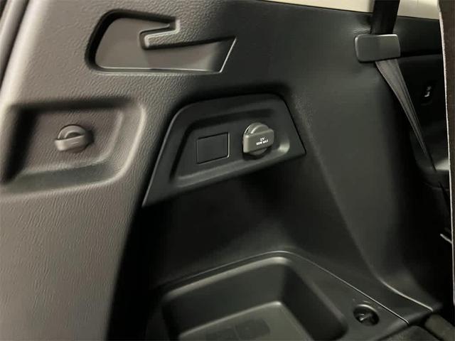 Photo of 2025 Lunar Silver Metallic Honda Pilot