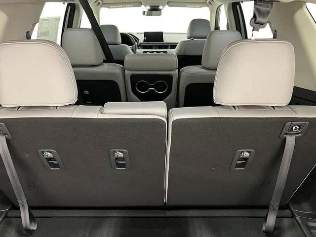 Photo of 2025 Lunar Silver Metallic Honda Pilot