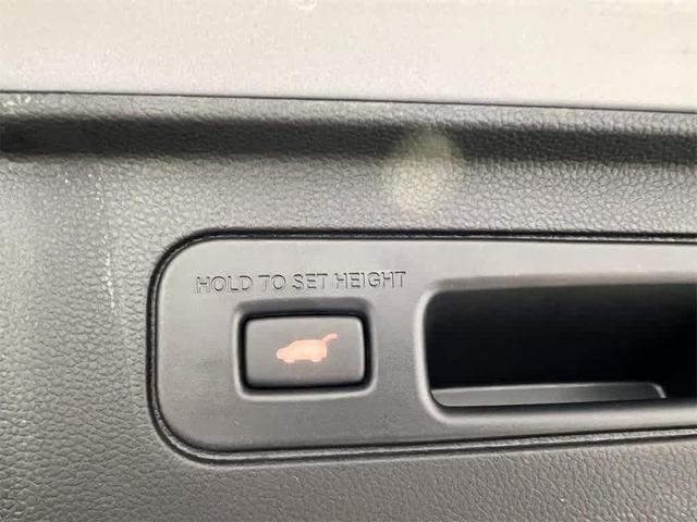 Photo of 2025 Lunar Silver Metallic Honda Pilot