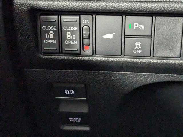 Photo of 2025 Crystal Black Pearl Honda Odyssey
