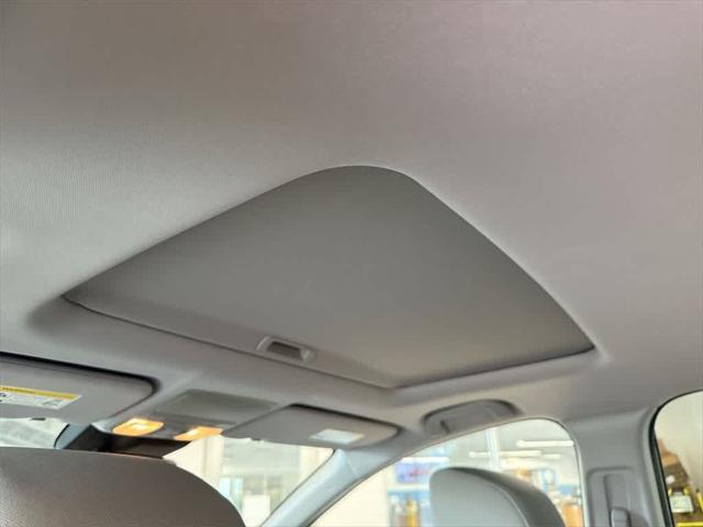 Photo of 2017 Obsidian Blue Pearl Honda CR-V