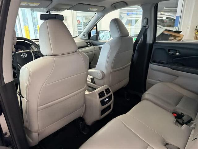 Photo of 2018 Black Honda Pilot