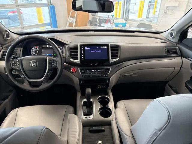 Photo of 2018 Black Honda Pilot