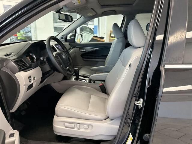 Photo of 2018 Black Honda Pilot