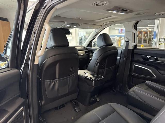 Photo of 2022 Ebony Black Kia Telluride