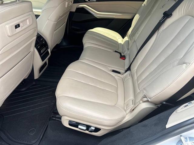Photo of 2021 White BMW X7