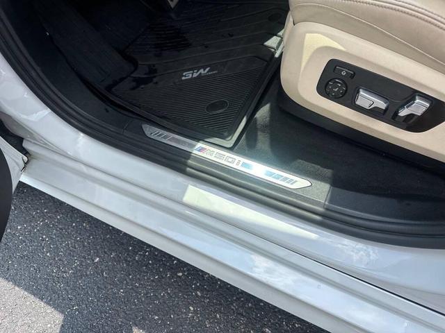 Photo of 2021 White BMW X7