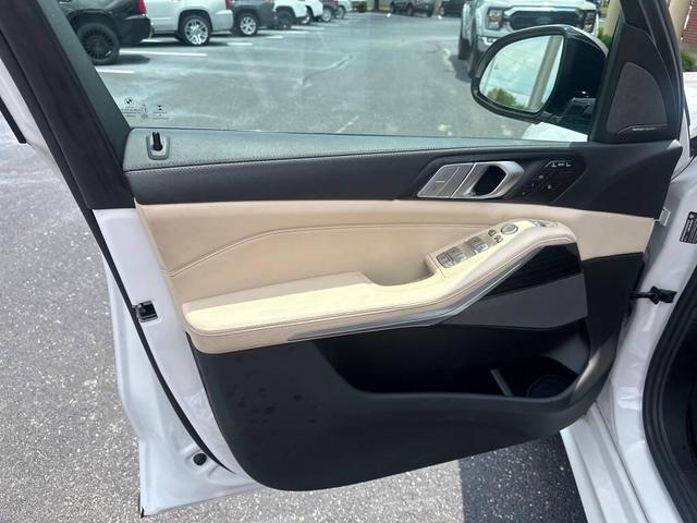 Photo of 2021 White BMW X7