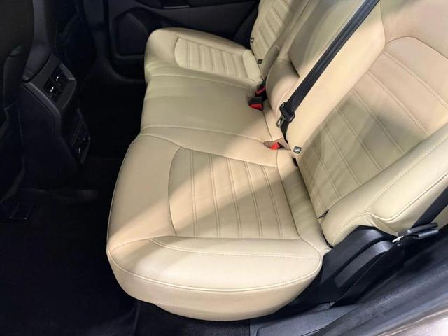 Photo of 2019 Stone Gray Metallic Ford Edge
