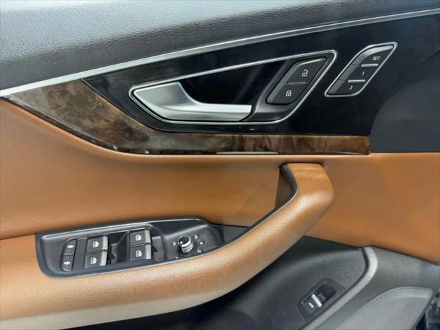Photo of 2017 Ink Blue Metallic Audi Q7