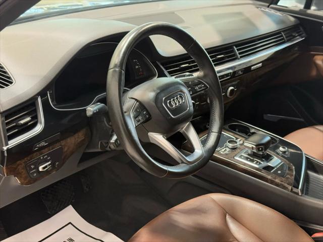 Photo of 2017 Ink Blue Metallic Audi Q7