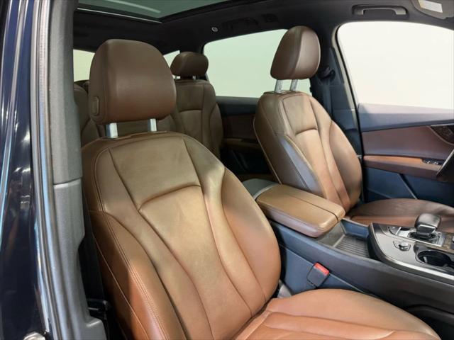 Photo of 2017 Ink Blue Metallic Audi Q7