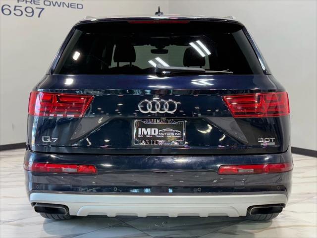 Photo of 2017 Ink Blue Metallic Audi Q7