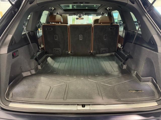 Photo of 2017 Ink Blue Metallic Audi Q7