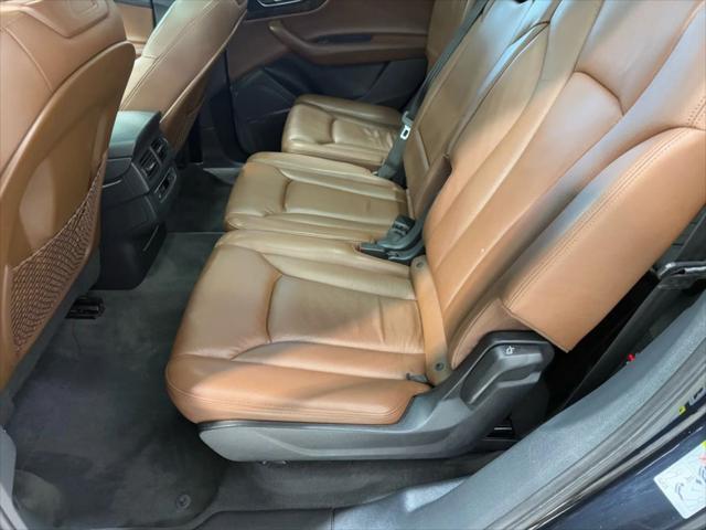 Photo of 2017 Ink Blue Metallic Audi Q7