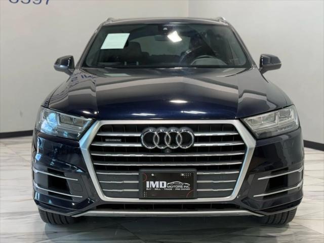 Photo of 2017 Ink Blue Metallic Audi Q7