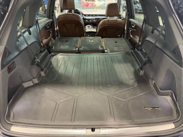 Photo of 2017 Ink Blue Metallic Audi Q7