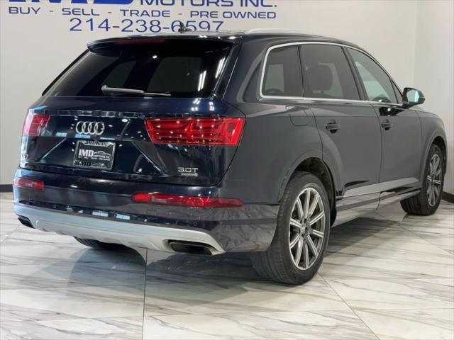 Photo of 2017 Ink Blue Metallic Audi Q7