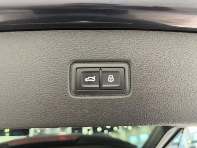 Photo of 2017 Ink Blue Metallic Audi Q7