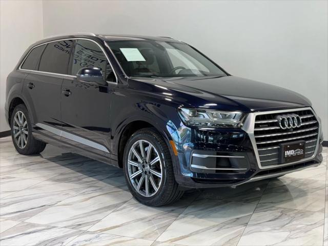 Photo of 2017 Ink Blue Metallic Audi Q7