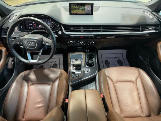 Photo of 2017 Ink Blue Metallic Audi Q7