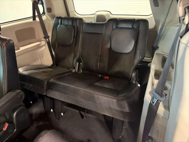 Photo of 2019 White Knuckle Clearcoat Dodge Grand Caravan