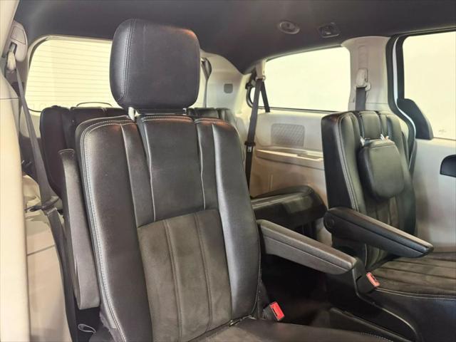 Photo of 2019 White Knuckle Clearcoat Dodge Grand Caravan