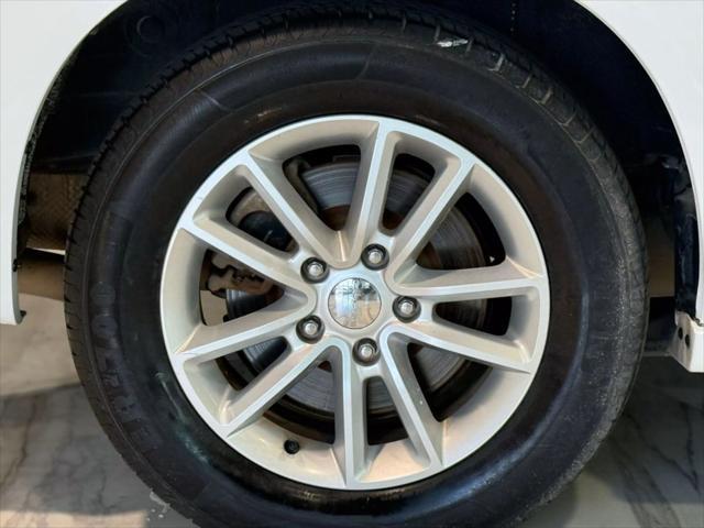 Photo of 2019 White Knuckle Clearcoat Dodge Grand Caravan