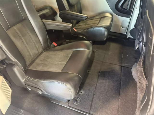 Photo of 2019 White Knuckle Clearcoat Dodge Grand Caravan