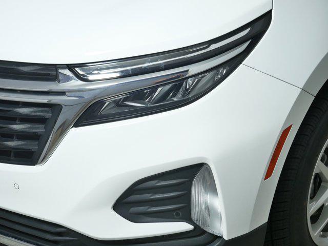 Photo of 2022 Summit White Chevrolet Equinox