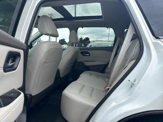 Photo of 2023 Pearl White Tricoat Nissan Rogue