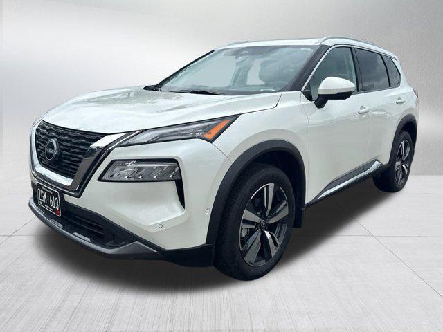 Photo of 2023 Pearl White Tricoat Nissan Rogue