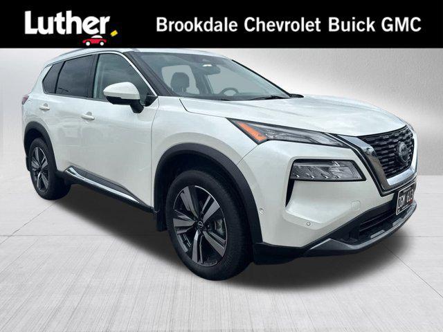 Photo of 2023 Pearl White Tricoat Nissan Rogue