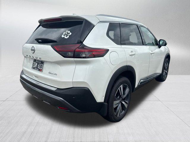 Photo of 2023 Pearl White Tricoat Nissan Rogue