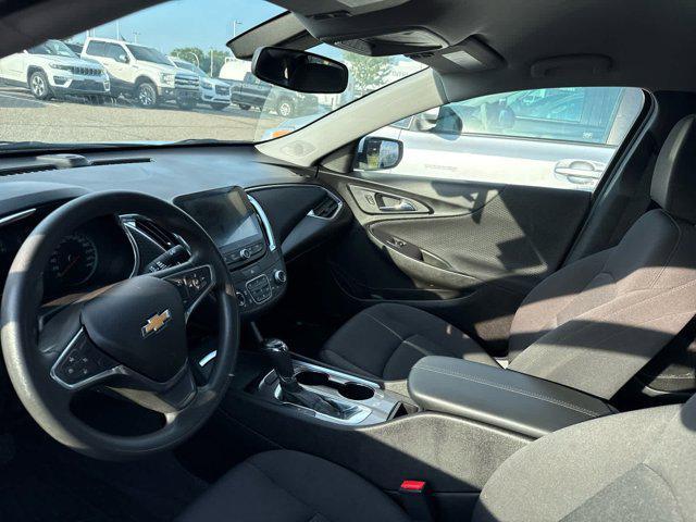 Photo of 2019 Summit White Chevrolet Malibu