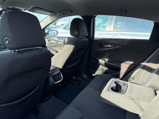 Photo of 2019 Summit White Chevrolet Malibu